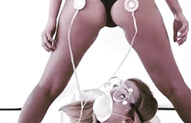 İyi yerleşmiş, bacak kız erotik konulu sex filmi izle göğüsleri arasında