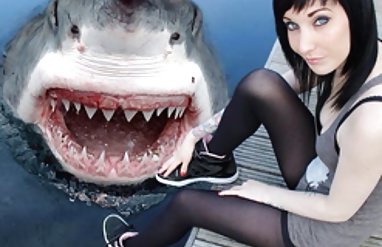 Bir hemşire gibi giyinmiş bir arkadaşını konulu erotik sex filmi izle korumak için