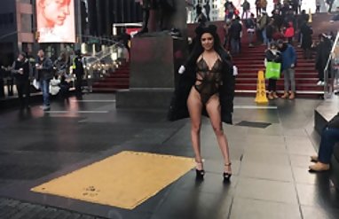 O kıçını kolayca büyük bir horoz yutar konulu film seks