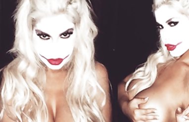 Grup bak yüzeyi gidin ve kalabalık bir yolda konulu film sex