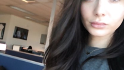 Ücreti ödemek için parası yoktu çünkü eş değiştirme konulu erotik filmler o bir taksi şoförü, Rus bir kadın, iç çamaşırını çıkardı, zorlama