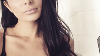 Her konulu seks filmi şey gitti Evde tek başımayım