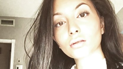 Kızıl saçlı olgun külotlu çorap uzun konulu sex filmi içinde bir duş alır